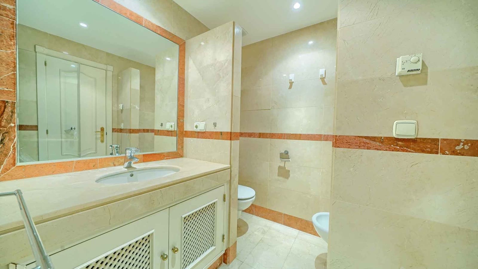 2 sypialnia Apartament na sprzedaż w Golden Mile z basenem garażem - 990 000 € (Ref: 10154941)