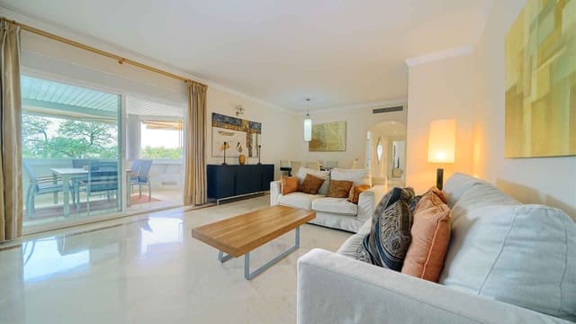2 sypialnia Apartament na sprzedaż w Lomas De Marbella, Marbella z basenem garażem - 990 000 € (Ref: 10154941)