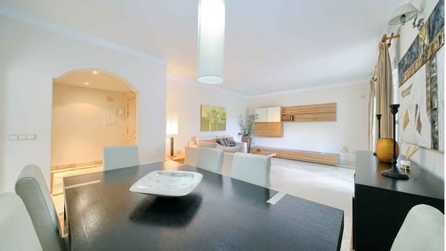 2 sypialnia Apartament na sprzedaż w Lomas De Marbella, Marbella z basenem garażem - 990 000 € (Ref: 10154941)