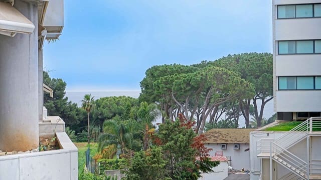 2 sypialnia Apartament na sprzedaż w Lomas De Marbella, Marbella z basenem garażem - 990 000 € (Ref: 10154941)