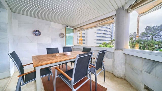 2 sypialnia Apartament na sprzedaż w Lomas De Marbella, Marbella z basenem garażem - 990 000 € (Ref: 10154941)