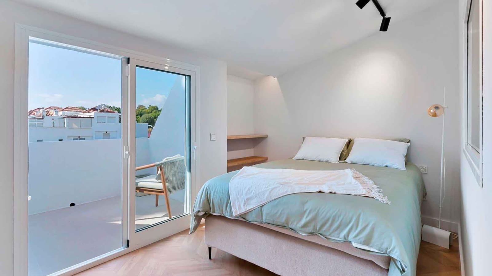 4 bedroom Townhouse for sale in Golden Mile with pool garage - € 995,000 (Ref: 10157637)