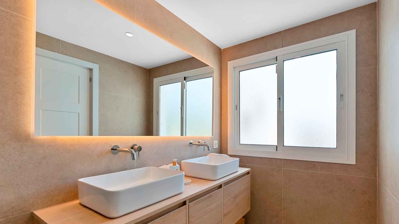 4 bedroom Townhouse for sale in Golden Mile with pool garage - € 995,000 (Ref: 10157637)