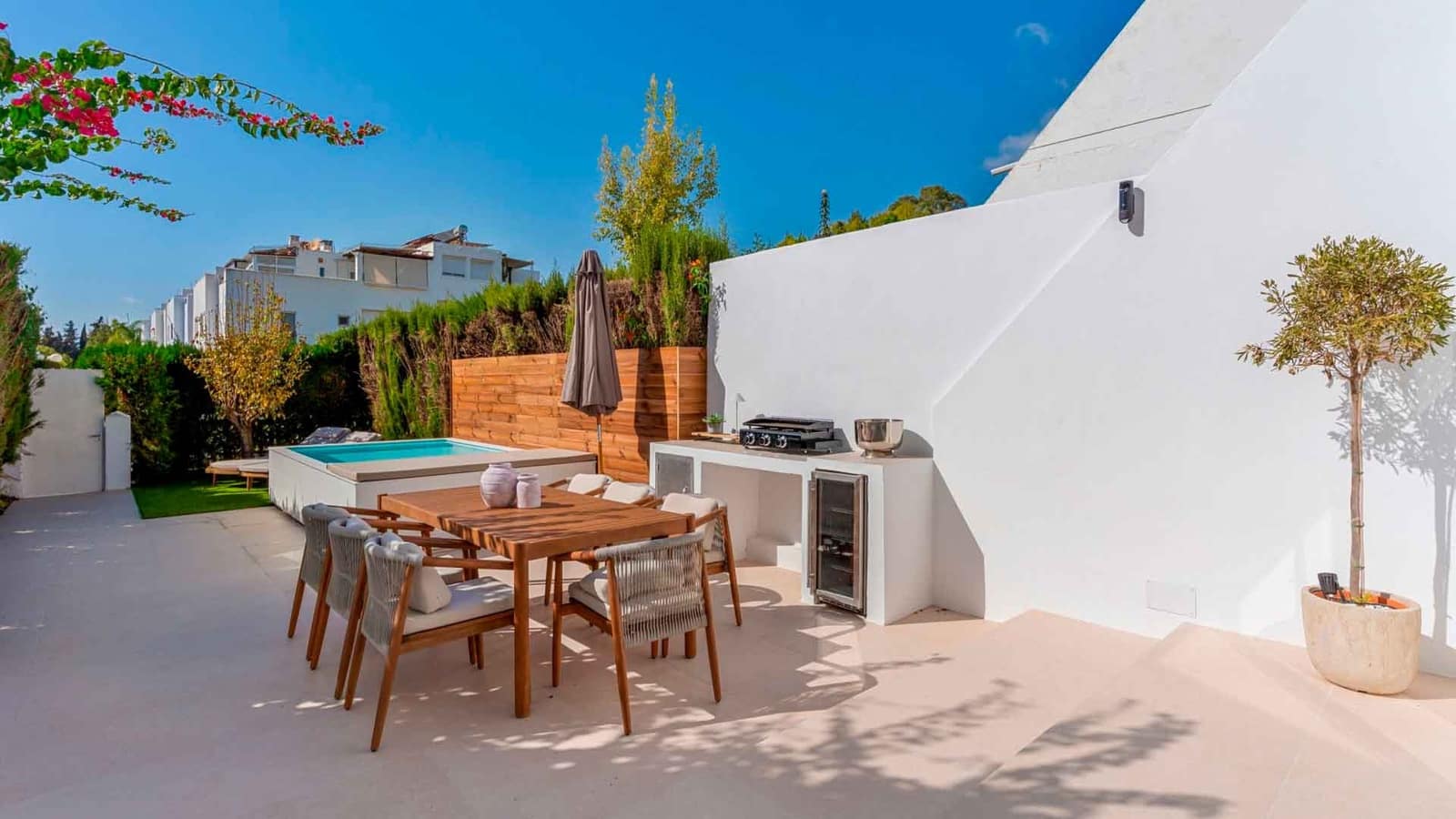 4 bedroom Townhouse for sale in Golden Mile with pool garage - € 995,000 (Ref: 10157637)