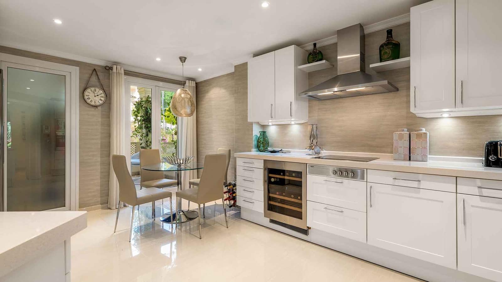 3 sovrum Lägenhet till salu i Nueva Andalucia med pool garage - 1 595 000 € (Ref: 10182934)