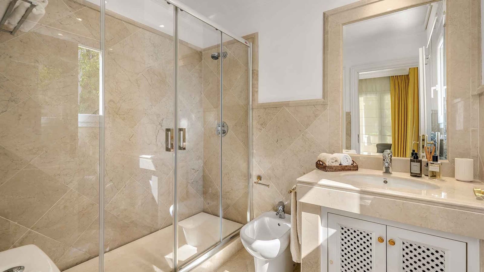 3 sovrum Lägenhet till salu i Nueva Andalucia med pool garage - 1 595 000 € (Ref: 10182934)