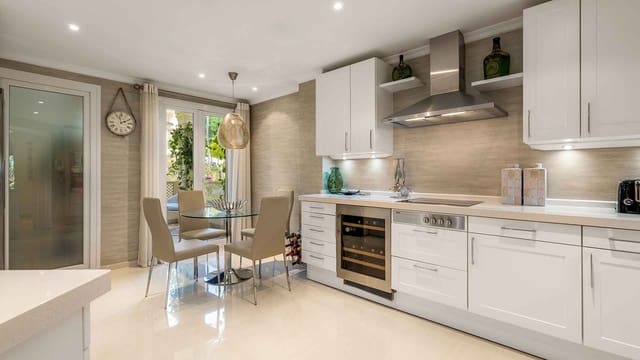 3 Zimmer Apartment zu verkaufen in Nueva Andalucía Centro, Marbella mit Pool Garage - 1.595.000 € (Ref: 10182934)