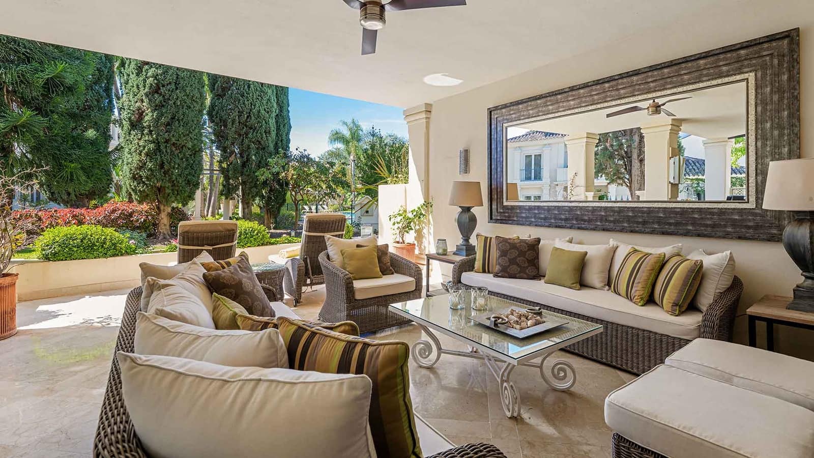 3 sovrum Lägenhet till salu i Nueva Andalucia med pool garage - 1 595 000 € (Ref: 10182934)