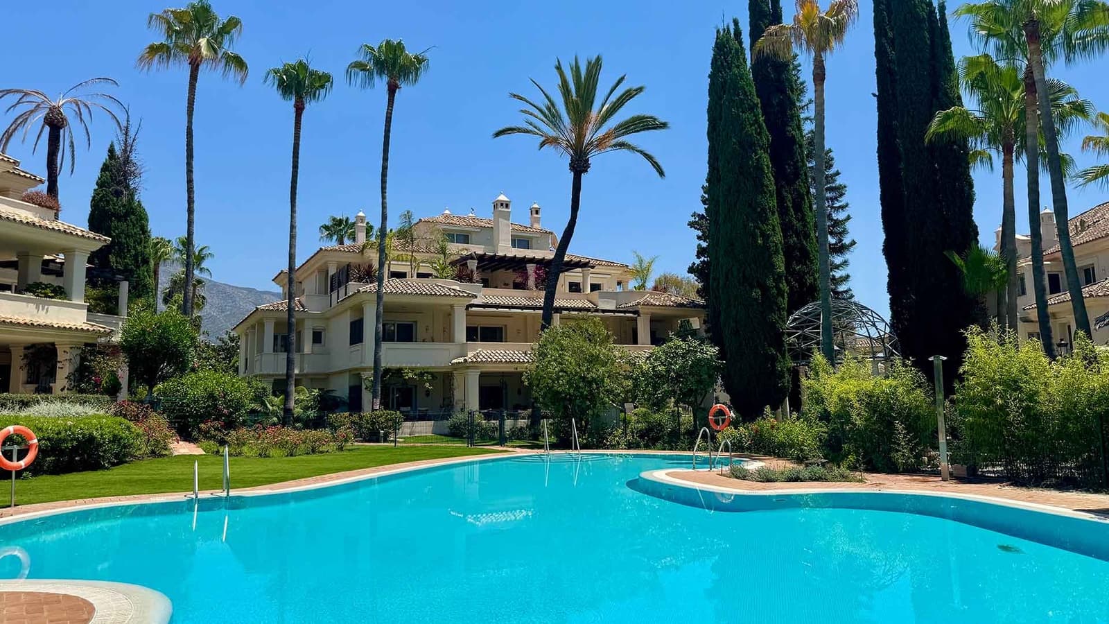 3 sovrum Lägenhet till salu i Nueva Andalucia med pool garage - 1 595 000 € (Ref: 10182934)
