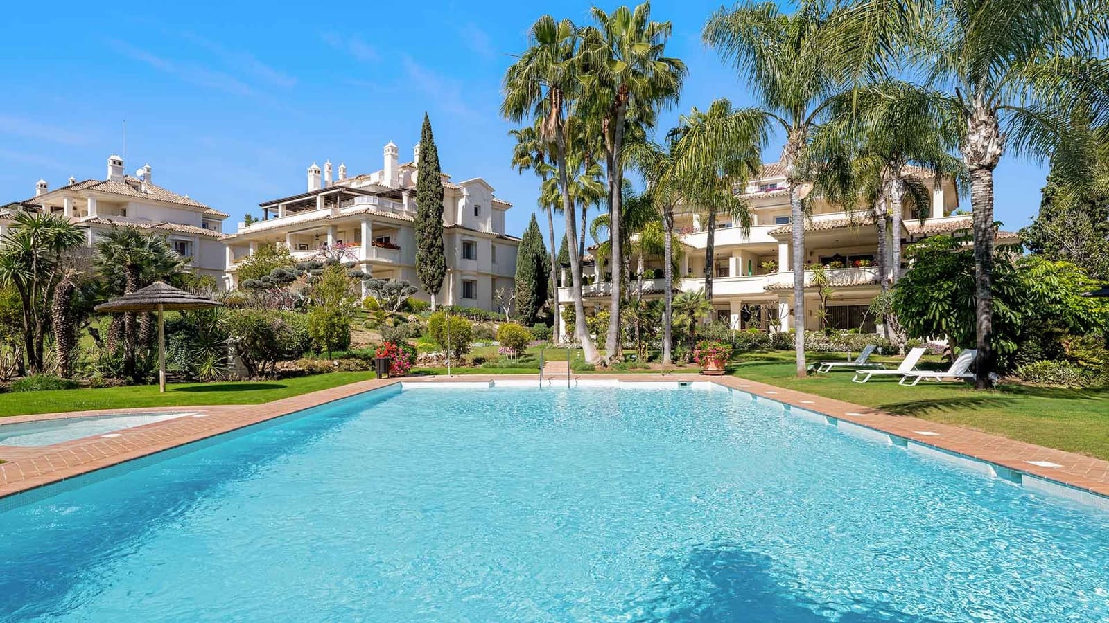3 sovrum Lägenhet till salu i Nueva Andalucia med pool garage - 1 595 000 € (Ref: 10182934)