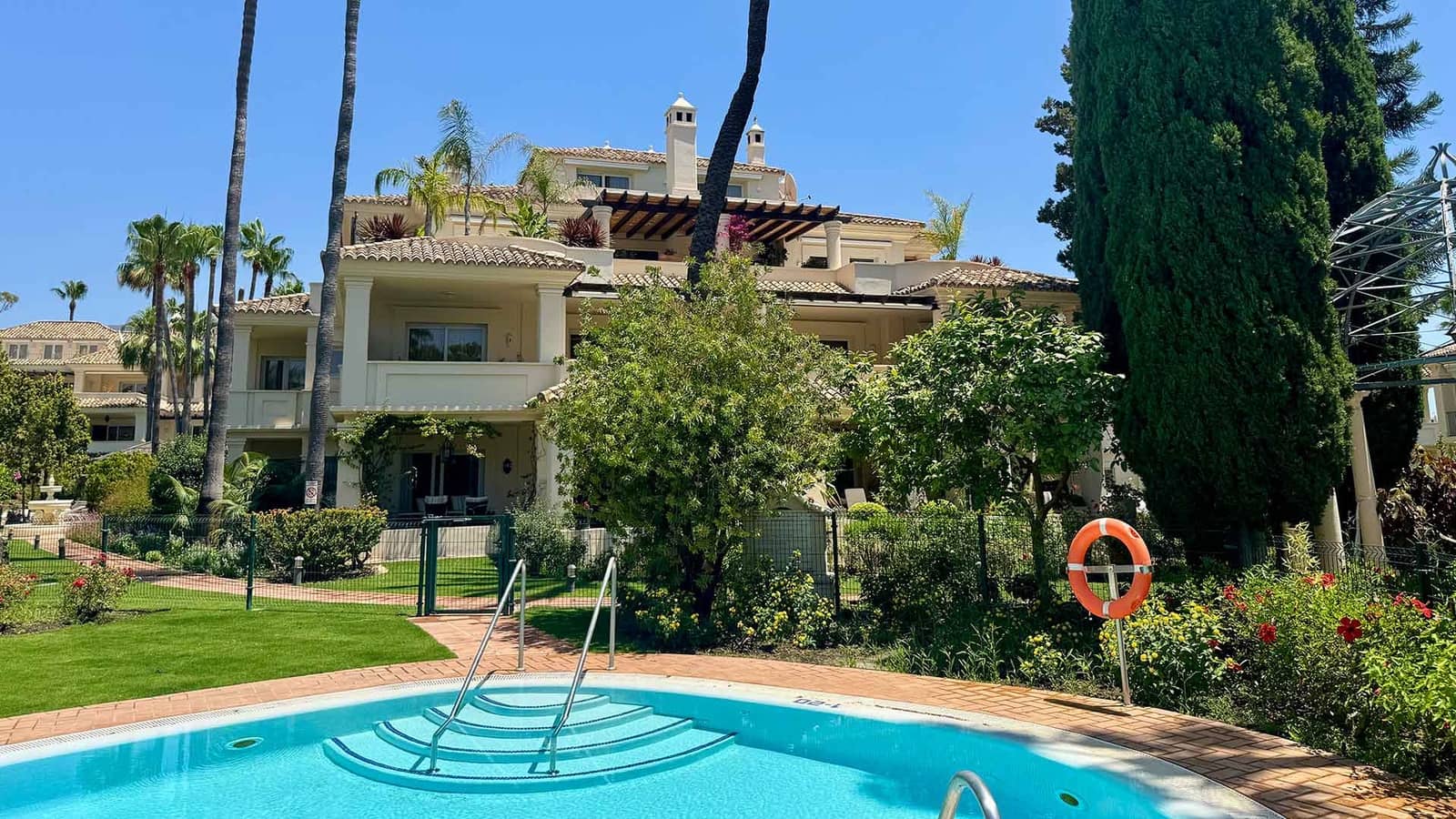 3 sovrum Lägenhet till salu i Nueva Andalucia med pool garage - 1 595 000 € (Ref: 10182934)
