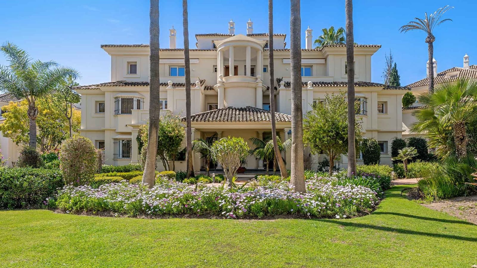 3 sovrum Lägenhet till salu i Nueva Andalucia med pool garage - 1 595 000 € (Ref: 10182934)