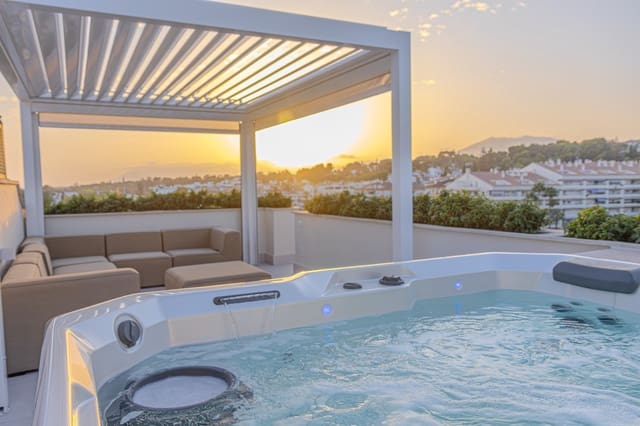 2 bedroom Penthouse for sale in Lomas De Marbella, Marbella with pool garage - € 1,200,000 (Ref: 10182935)