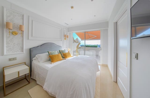 2 bedroom Penthouse for sale in Lomas De Marbella, Marbella with pool garage - € 1,200,000 (Ref: 10182935)