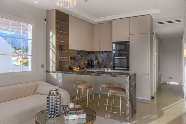 2 bedroom Penthouse for sale in Lomas De Marbella, Marbella with pool garage - € 1,200,000 (Ref: 10182935)