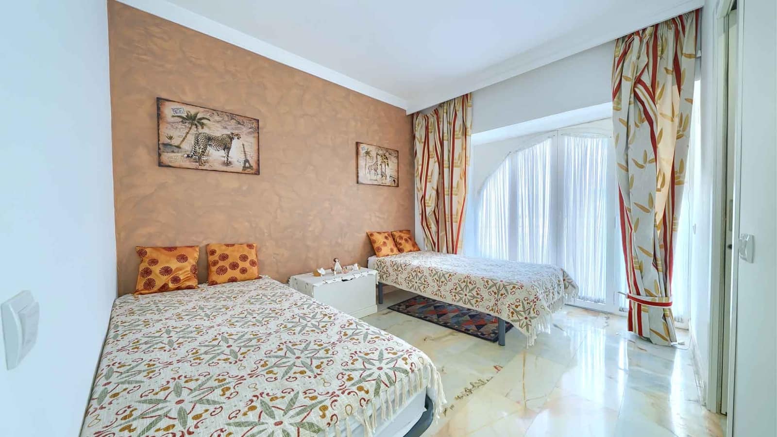 2 sovrum Lägenhet till salu i Marbella med pool - 799 000 € (Ref: 1998735)