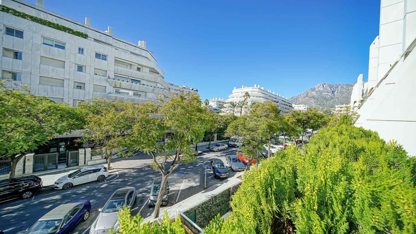 2 sovrum Lägenhet till salu i Marbella med pool - 799 000 € (Ref: 1998735)