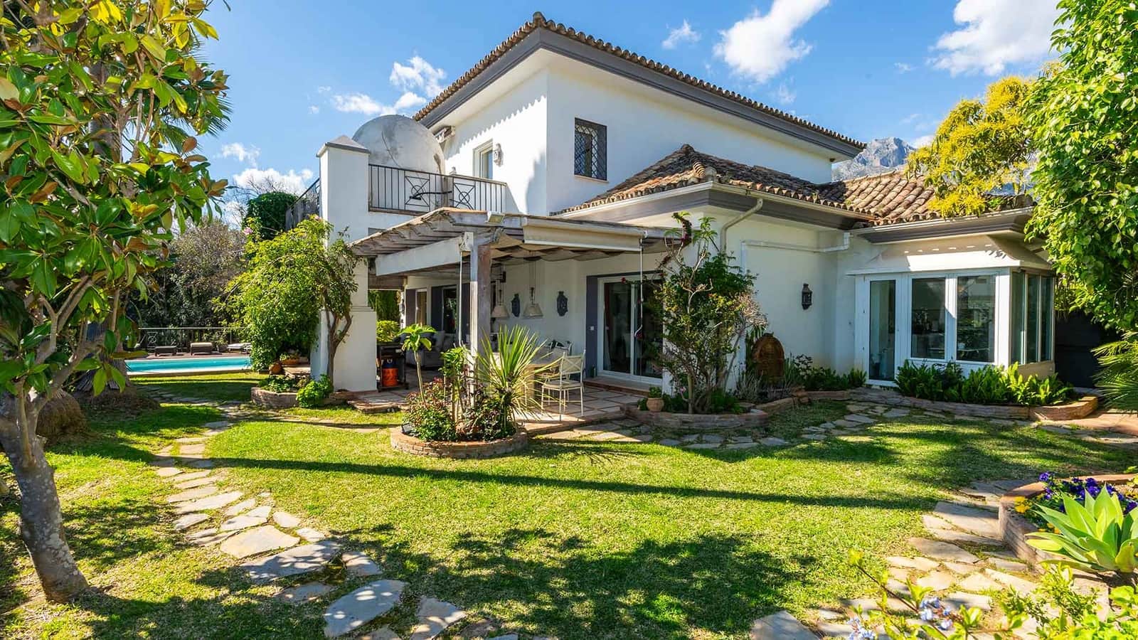 3 soveværelse Villa til salg i Golden Mile med swimmingpool - € 2.195.000 (Ref: 2010147)