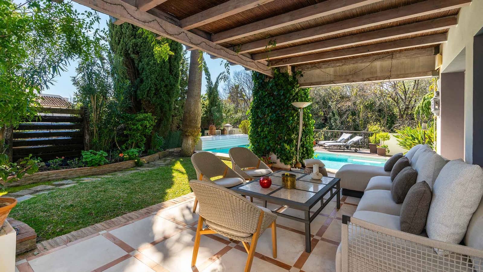 3 soveværelse Villa til salg i Golden Mile med swimmingpool - € 2.195.000 (Ref: 2010147)