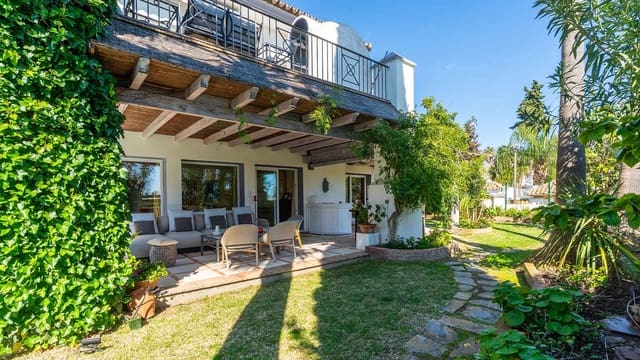 3 soveværelse Villa til salg i Lomas De Marbella, Marbella med swimmingpool - € 2.195.000 (Ref: 2010147)