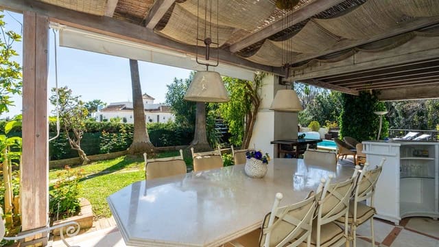 3 soveværelse Villa til salg i Lomas De Marbella, Marbella med swimmingpool - € 2.195.000 (Ref: 2010147)