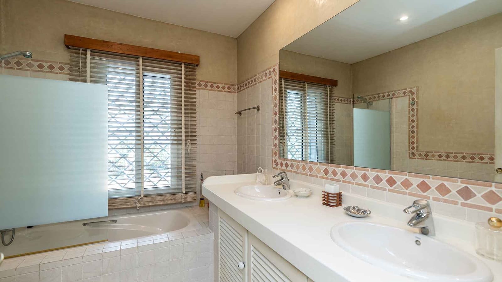 3 soveværelse Villa til salg i Golden Mile med swimmingpool - € 2.195.000 (Ref: 2010147)