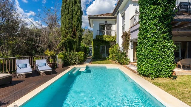 3 soveværelse Villa til salg i Lomas De Marbella, Marbella med swimmingpool - € 2.195.000 (Ref: 2010147)