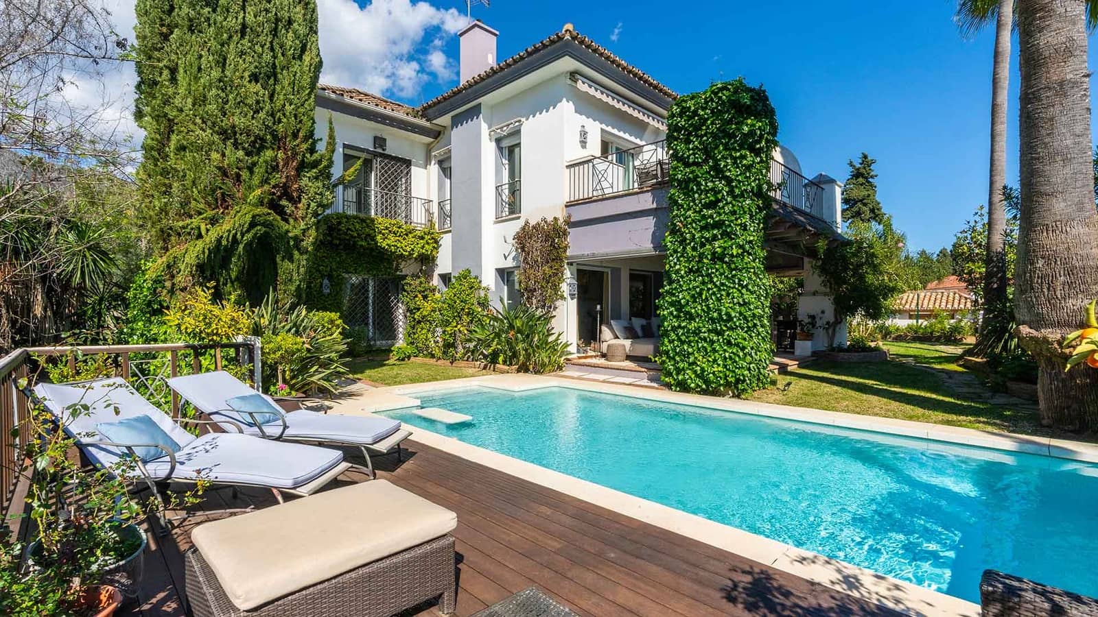 3 soveværelse Villa til salg i Golden Mile med swimmingpool - € 2.195.000 (Ref: 2010147)