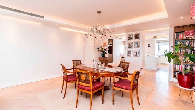 3 soveværelse Penthouse til salg i Playa Bajadilla - Puertos, Marbella med swimmingpool garage - € 4.900.000 (Ref: 2409616)