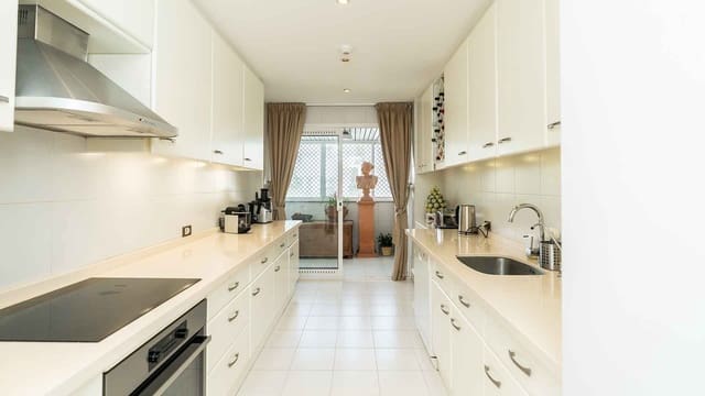 2 makuuhuone Huoneisto myytävänä paikassa Playa Bajadilla - Puertos, Marbella mukana uima-altaan - 1 580 000 € (Ref: 2687027)
