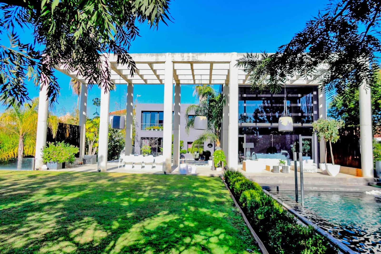 5 makuuhuone Huvila myytävänä paikassa Estepona mukana uima-altaan - 2 300 000 € (Ref: 3139781)