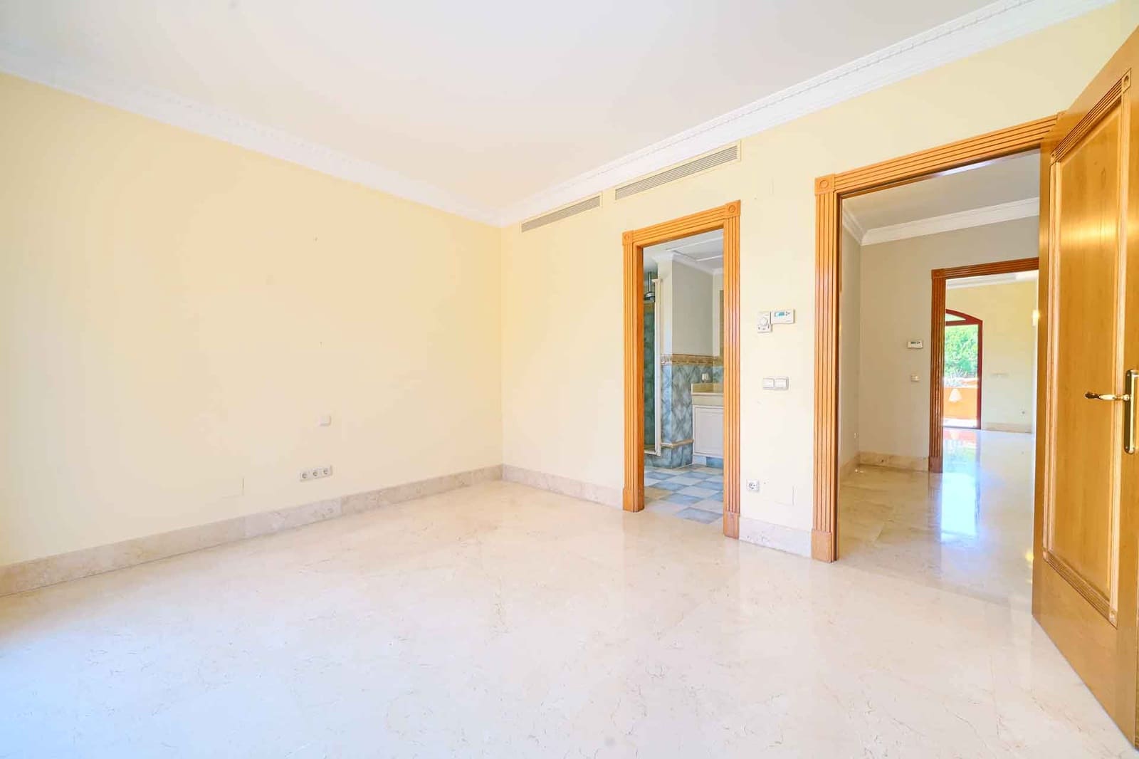 6 soveværelse Villa til salg i Golden Mile med swimmingpool - € 4.500.000 (Ref: 3139861)