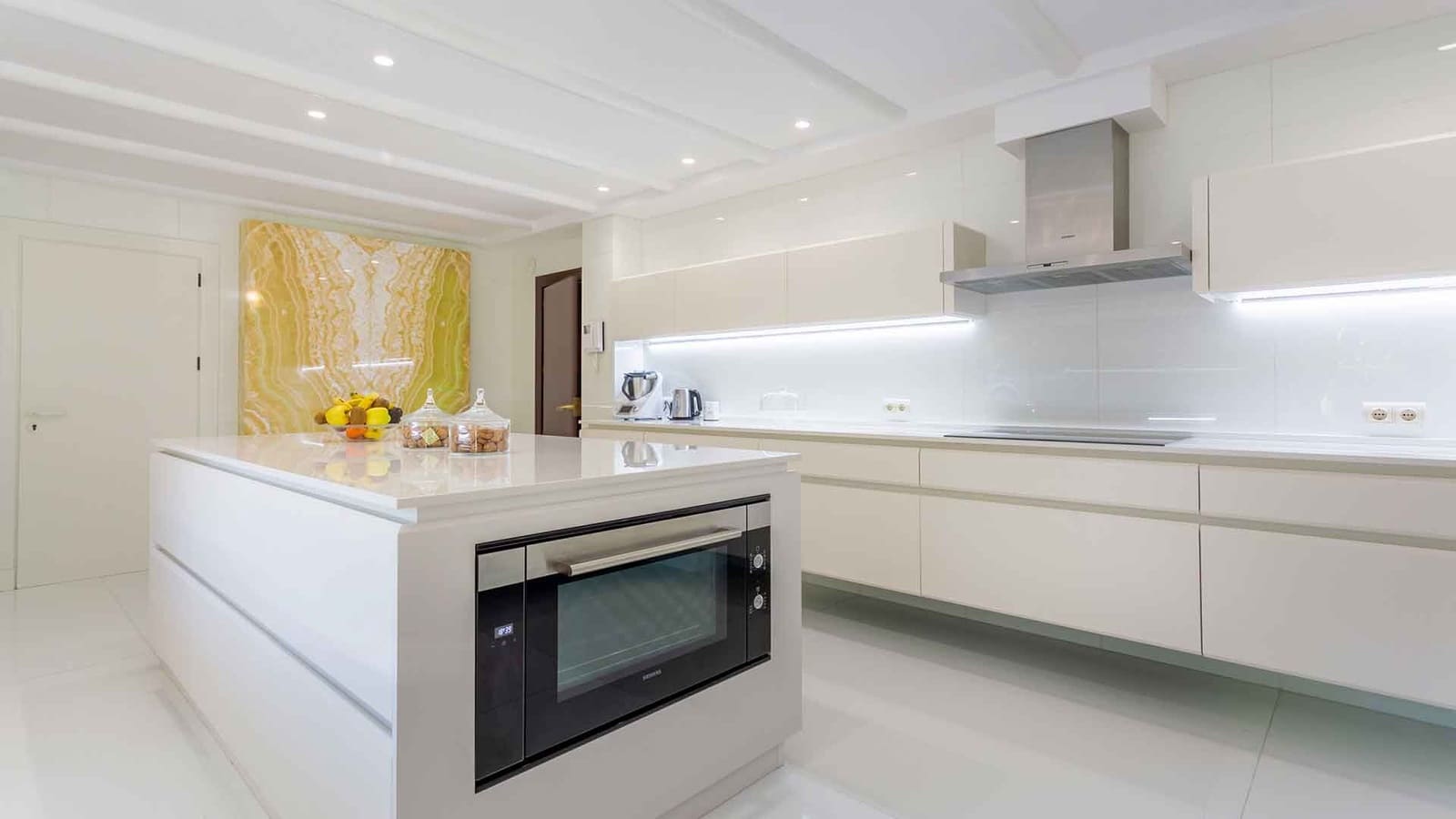 6 Zimmer Villa zu verkaufen in Rio Real mit Pool - 3.500.000 € (Ref: 3139867)