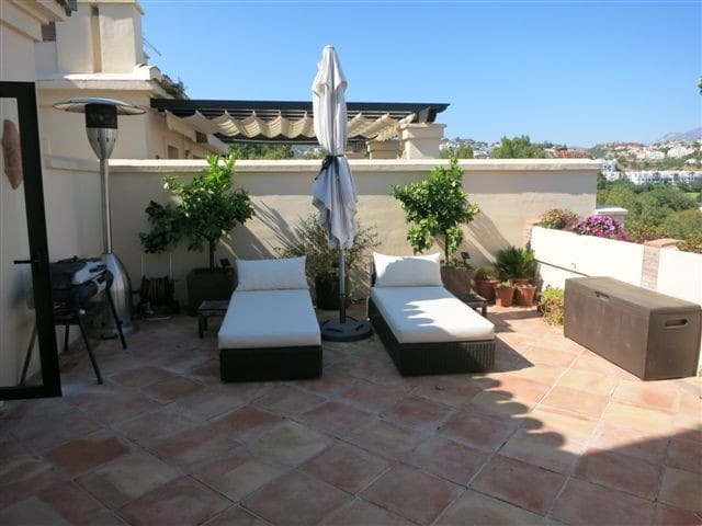 3 soverom Penthouse til salgs i Benahavis med svømmebasseng - € 1 150 000 (Ref: 3217405)