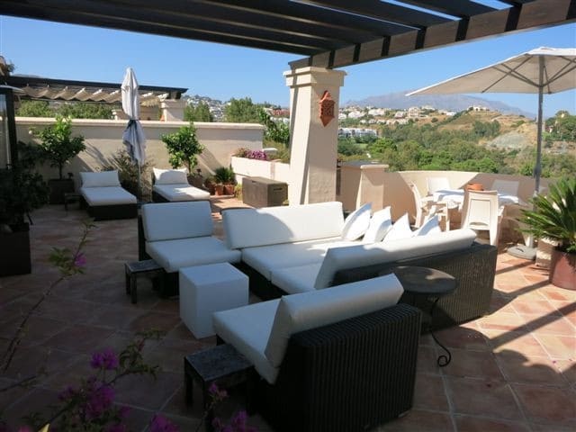 3 soverom Penthouse til salgs i Benahavis med svømmebasseng - € 1 150 000 (Ref: 3217405)