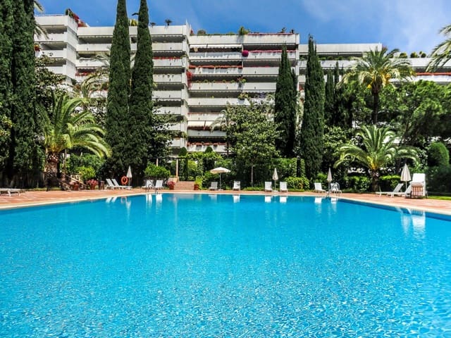 3 chambre Appartement à vendre à Playa Bajadilla - Puertos, Marbella avec piscine - 2 400 000 € (Ref: 3562824)