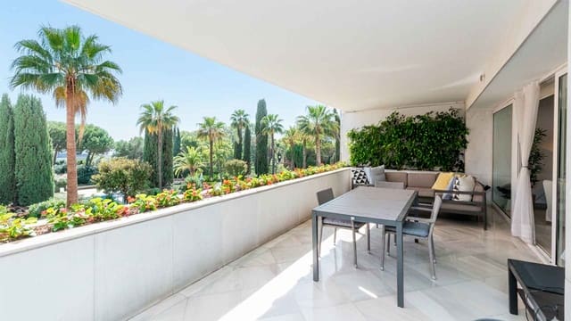 3 chambre Appartement à vendre à Playa Bajadilla - Puertos, Marbella avec piscine - 2 400 000 € (Ref: 3562824)