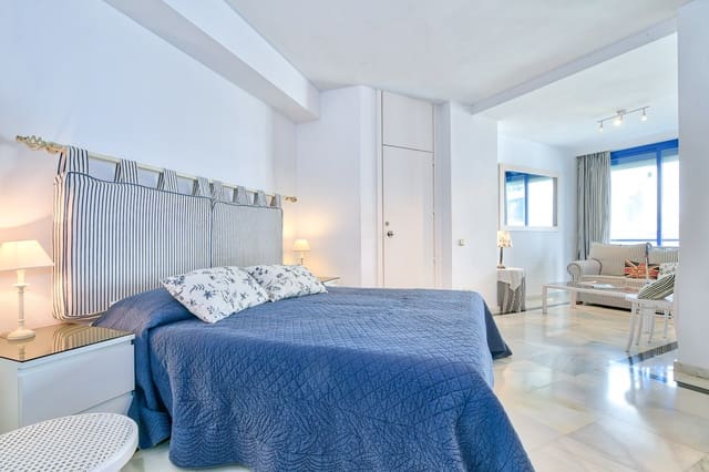 3 sypialnia Apartament na sprzedaż w Playa Bajadilla - Puertos, Marbella z basenem - 1 850 000 € (Ref: 4410846)