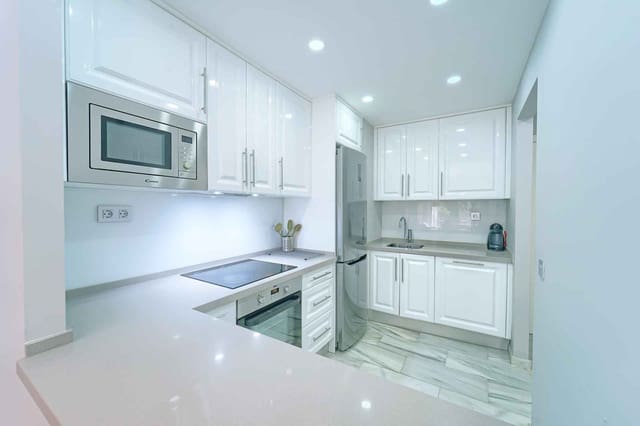 2 quarto Apartamento para venda em Lomas De Marbella, Marbella com piscina - 500 000 € (Ref: 7181435)