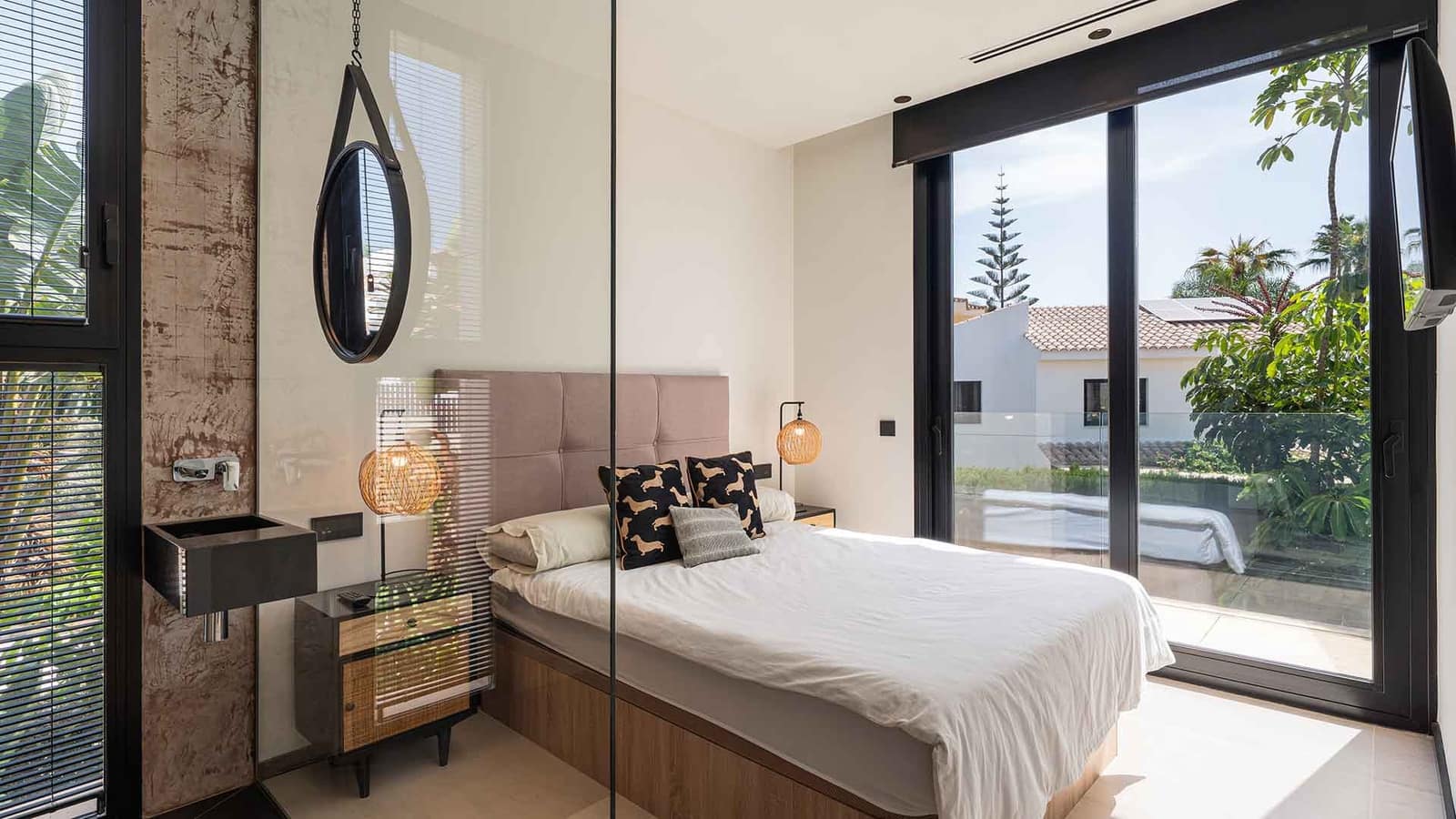 6 Zimmer Villa zu verkaufen in Nueva Andalucia mit Pool Garage - 7.200.000 € (Ref: 7463902)