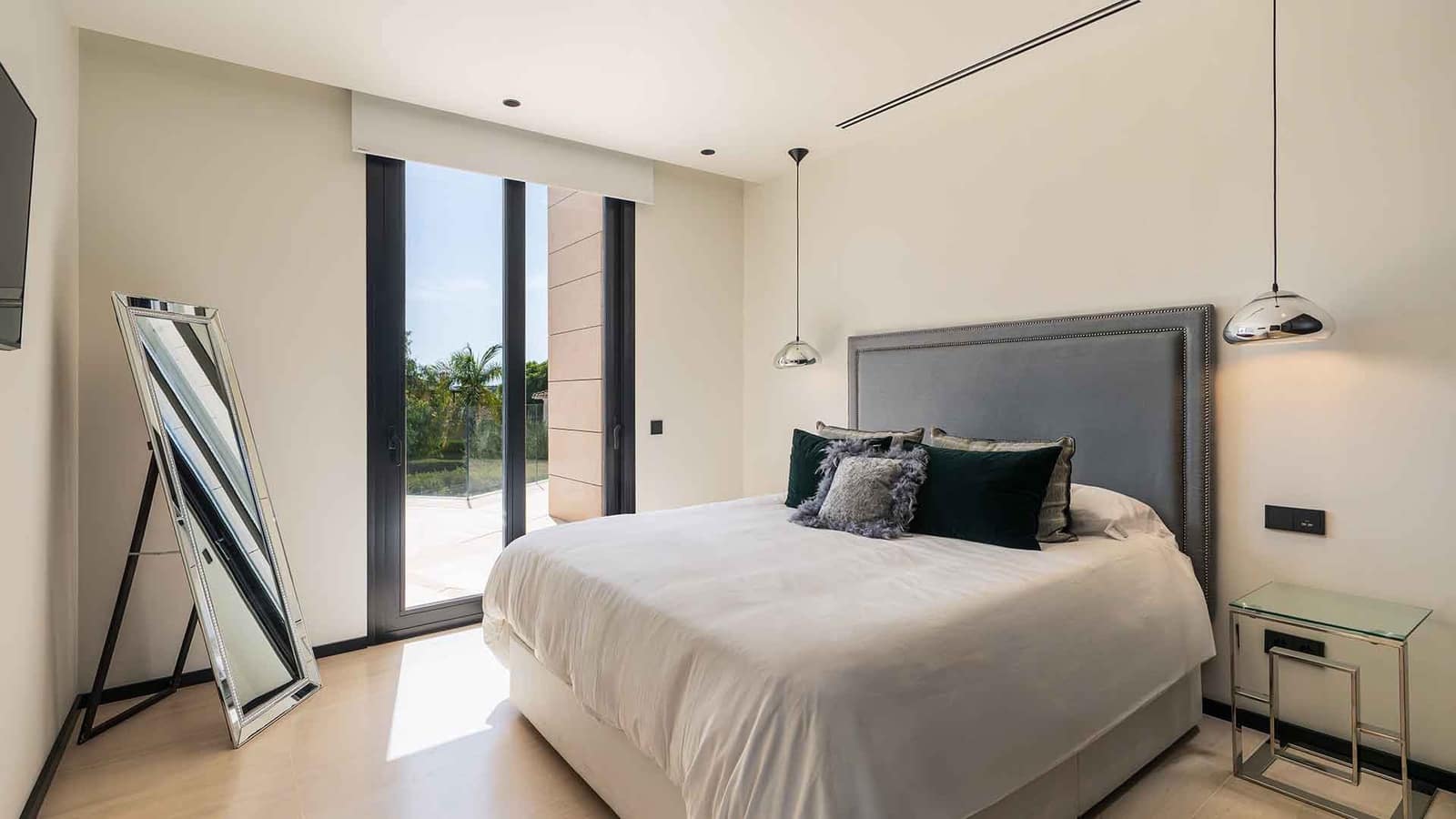 6 Zimmer Villa zu verkaufen in Nueva Andalucia mit Pool Garage - 7.200.000 € (Ref: 7463902)