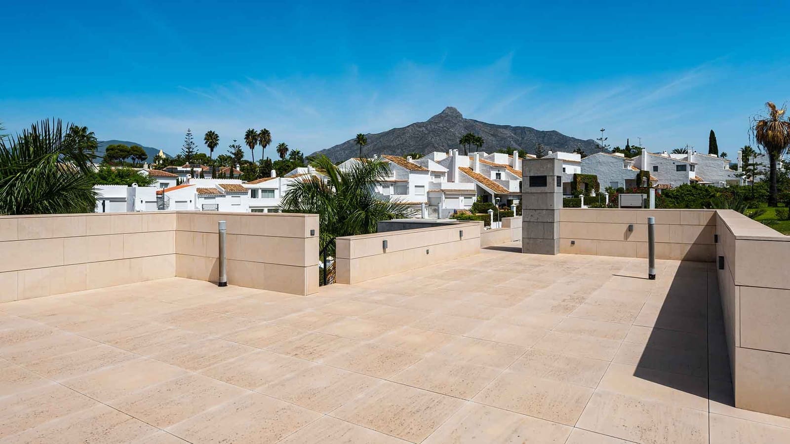 6 Zimmer Villa zu verkaufen in Nueva Andalucia mit Pool Garage - 7.200.000 € (Ref: 7463902)