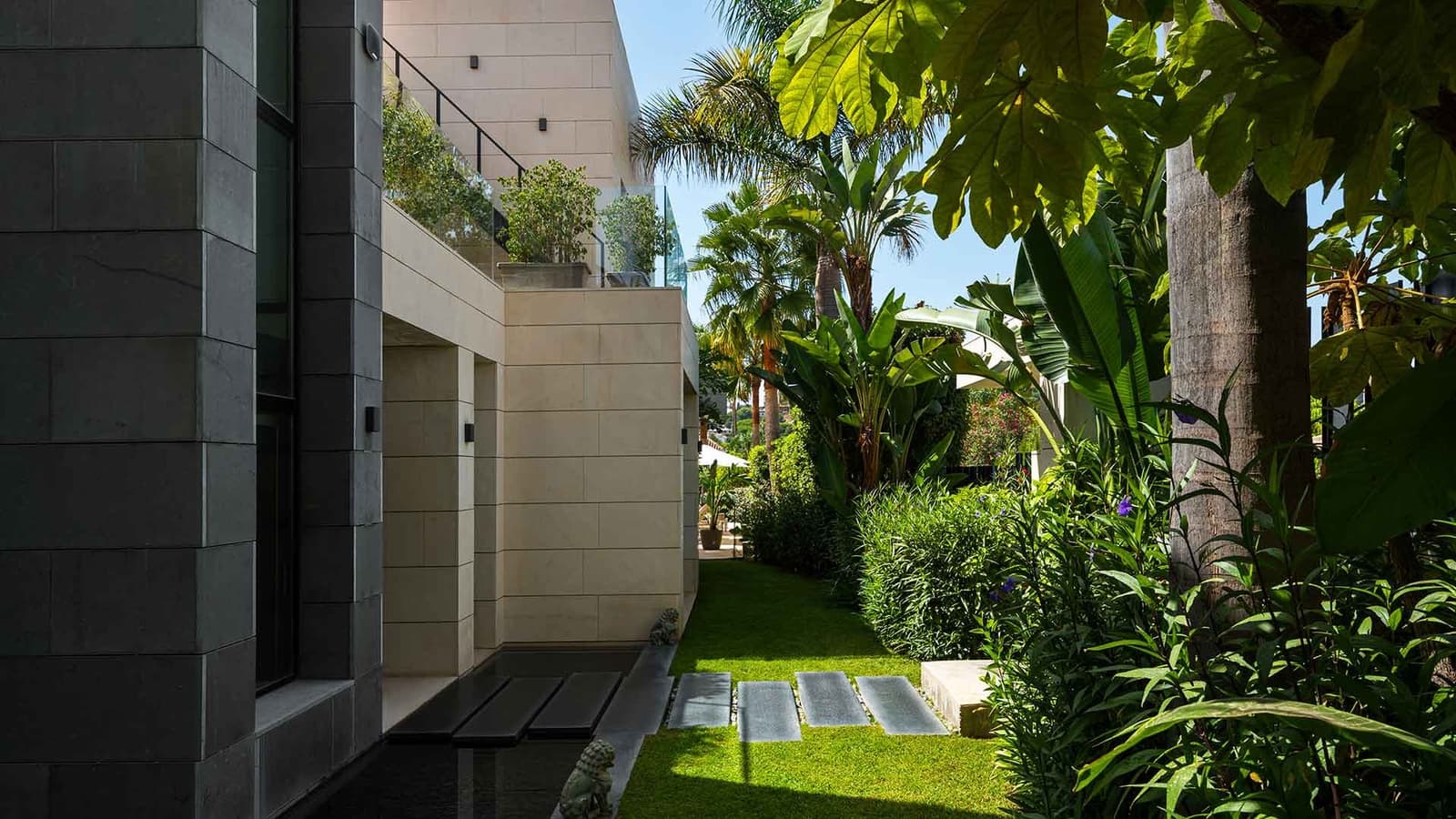 6 Zimmer Villa zu verkaufen in Nueva Andalucia mit Pool Garage - 7.200.000 € (Ref: 7463902)