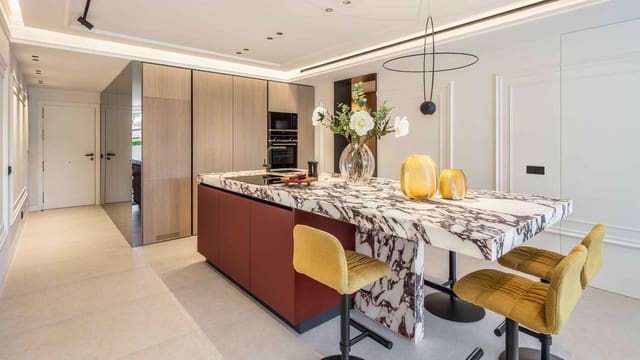 3 soverom Leilighet til salgs i Lomas De Marbella, Marbella med svømmebasseng - € 3 500 000 (Ref: 7748240)