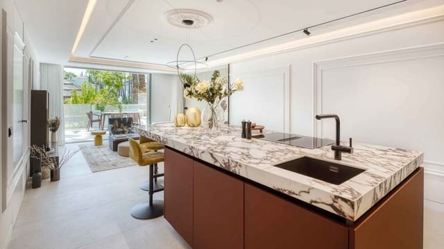 3 soverom Leilighet til salgs i Lomas De Marbella, Marbella med svømmebasseng - € 3 500 000 (Ref: 7748240)