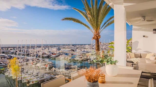 4 chambre Penthouse à vendre à Puerto Banus, Marbella - 3 750 000 € (Ref: 8114213)