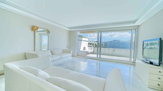 2 quarto Apartamento para venda em Playa Bajadilla - Puertos, Marbella com piscina - 1 600 000 € (Ref: 8165760)