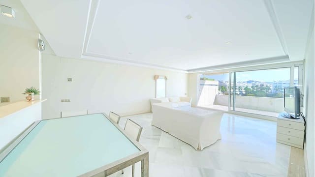 2 quarto Apartamento para venda em Playa Bajadilla - Puertos, Marbella com piscina - 1 600 000 € (Ref: 8165760)