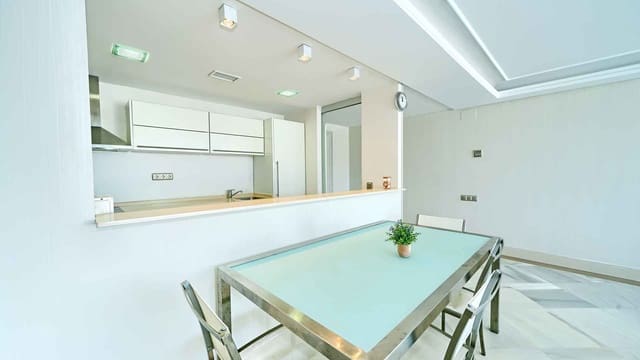 2 quarto Apartamento para venda em Playa Bajadilla - Puertos, Marbella com piscina - 1 600 000 € (Ref: 8165760)