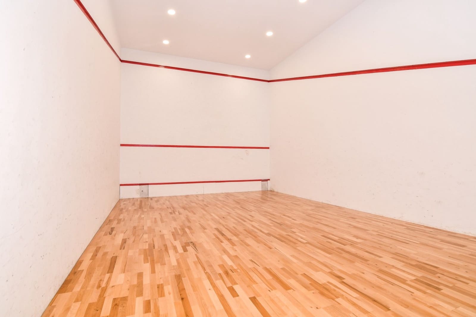 2 Zimmer Apartment zu verkaufen in Marbella mit Pool - 750.000 € (Ref: 8165763)